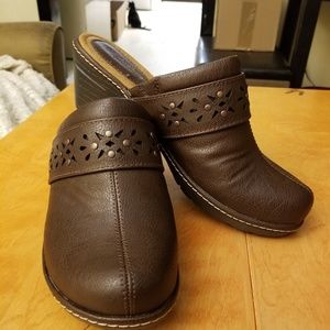 Cloudwalker Clogs - Like New - Wide Width